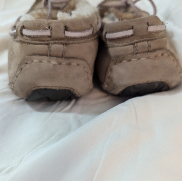 UGG Dakota leather & wool women's slippers - Picture 2 of 9